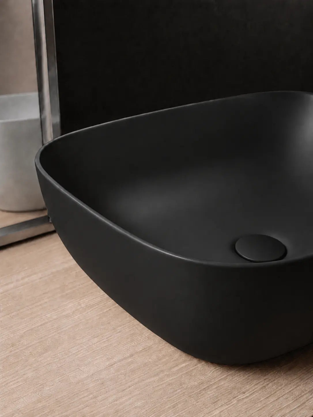Thin rim detail of BBbidet 2578 matte black ceramic basin