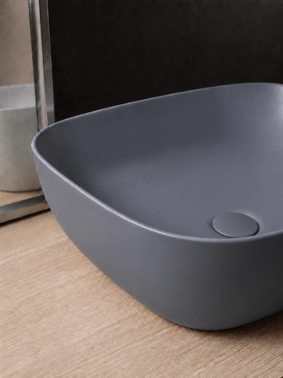 Thin rim detail of BBbidet 2578 matte dark gray ceramic basin