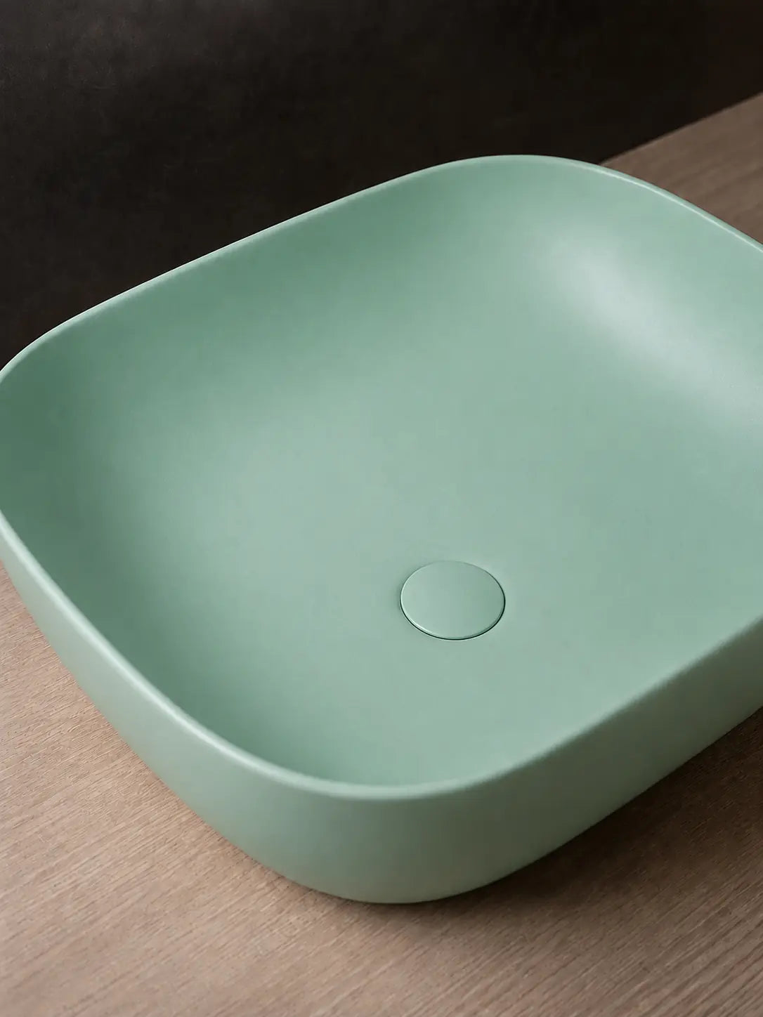 Matching solid matte green ceramic drain cover on BBbidet 2578 basin