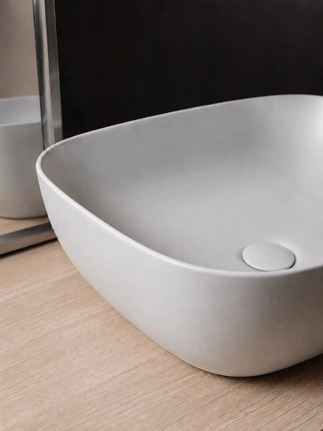 Thin rim detail of BBbidet 2578 matte white ceramic basin