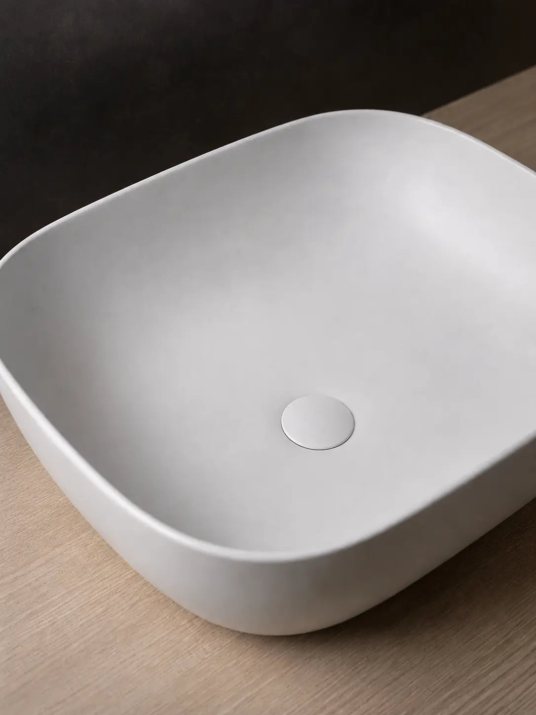 Matching solid matte white ceramic drain cover on BBbidet 2578 basin