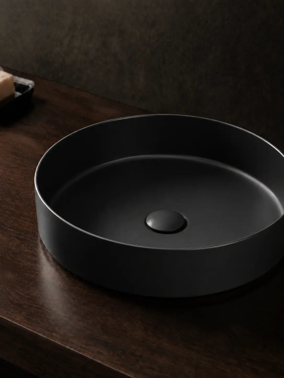 BBbidet 2593 matte black ceramic glaze and rim detail