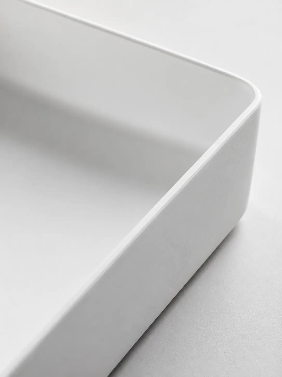 Close-up of the slim rim and matte white ceramic finish on BBbidet 2605 basin