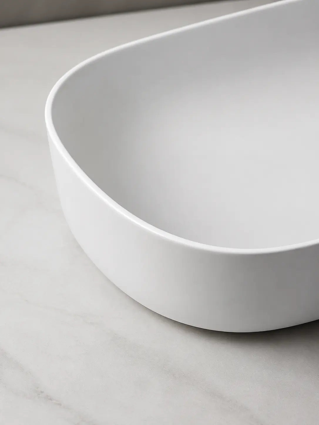 BBbidet 2635 matte white countertop basin rim detail view