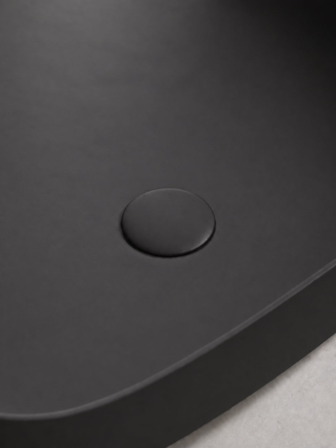BBbidet 2662 matte black ceramic basin solid drain cover detail