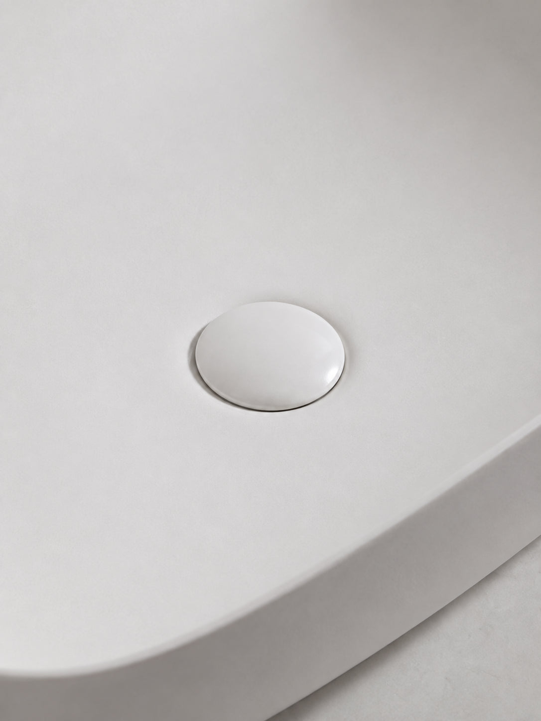 BBbidet 2662 matte white ceramic basin solid drain cover detail