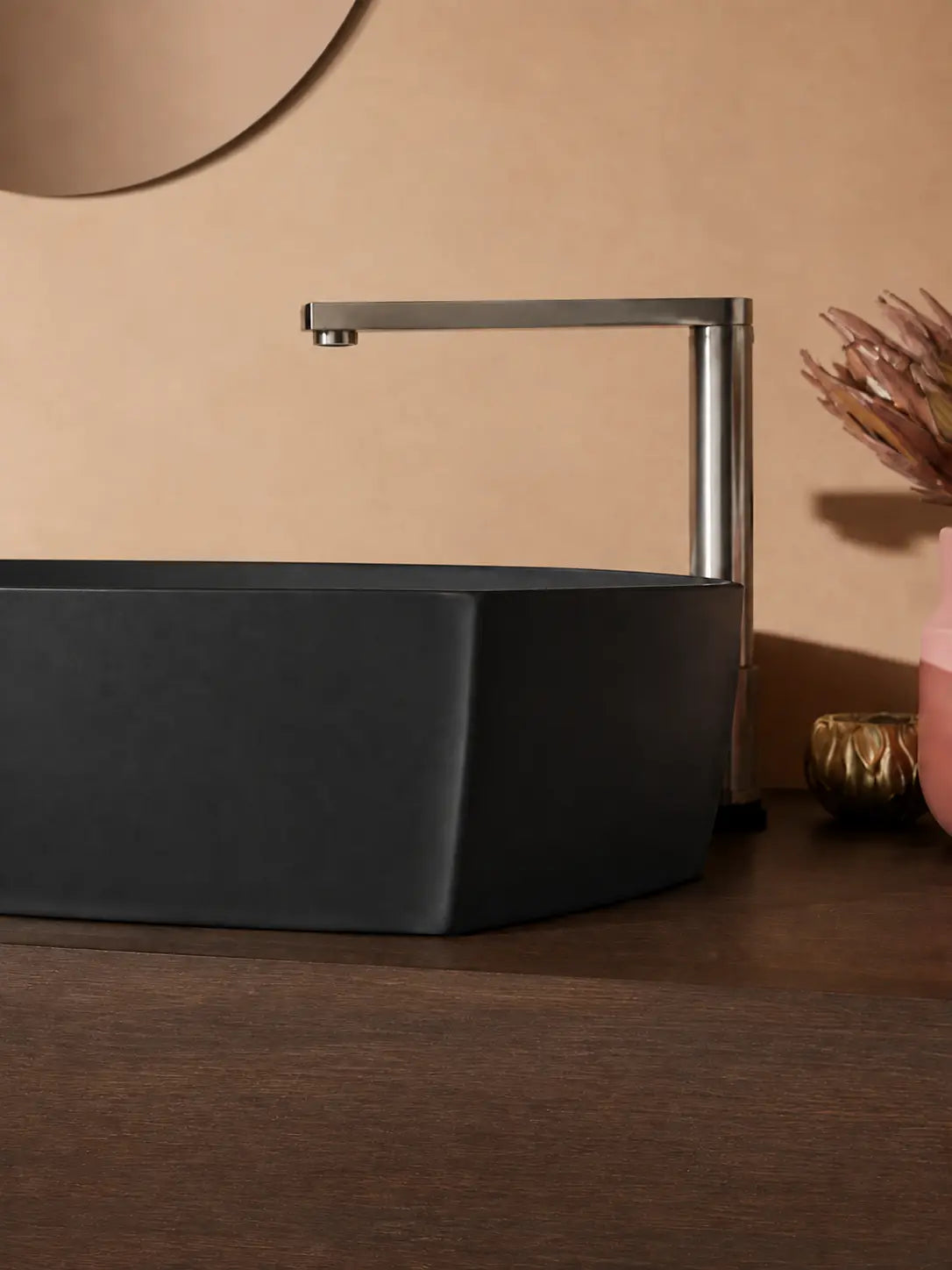 BBbidet 2690 Matte Black 550mm countertop basin – seamless base detail