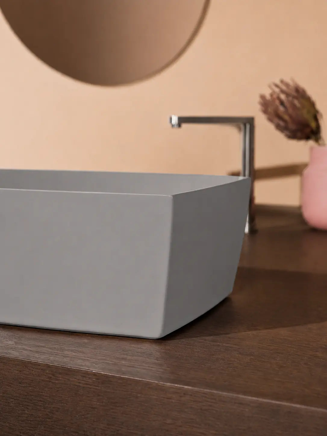 BBbidet 2690 Matte Gray 550mm countertop basin – rim and faceted corner detail