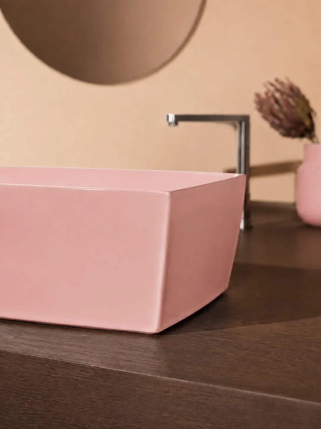 BBbidet 2690 Matte Pink 550mm countertop basin – rim and faceted corner detail