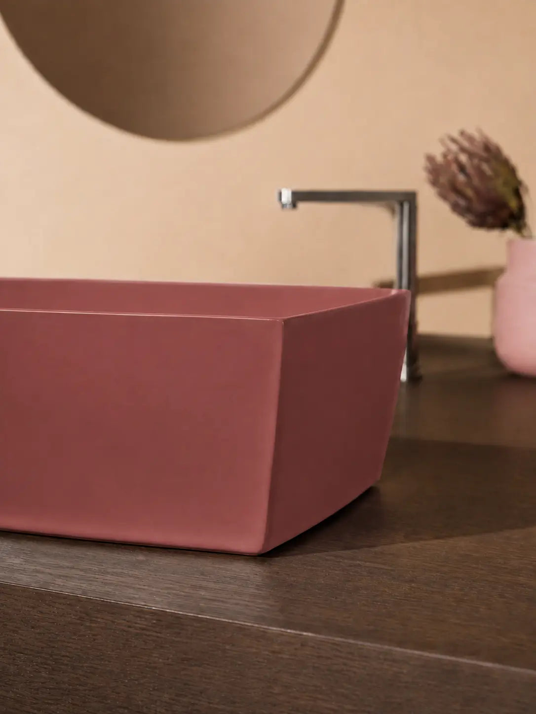 BBbidet 2690 Matte Red 550mm countertop basin – rim and faceted corner detail