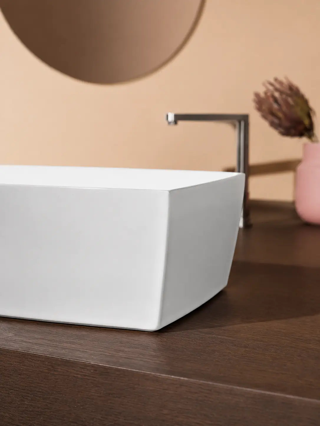 BBbidet 2690 Matte White 550mm countertop basin – rim and faceted corner detail