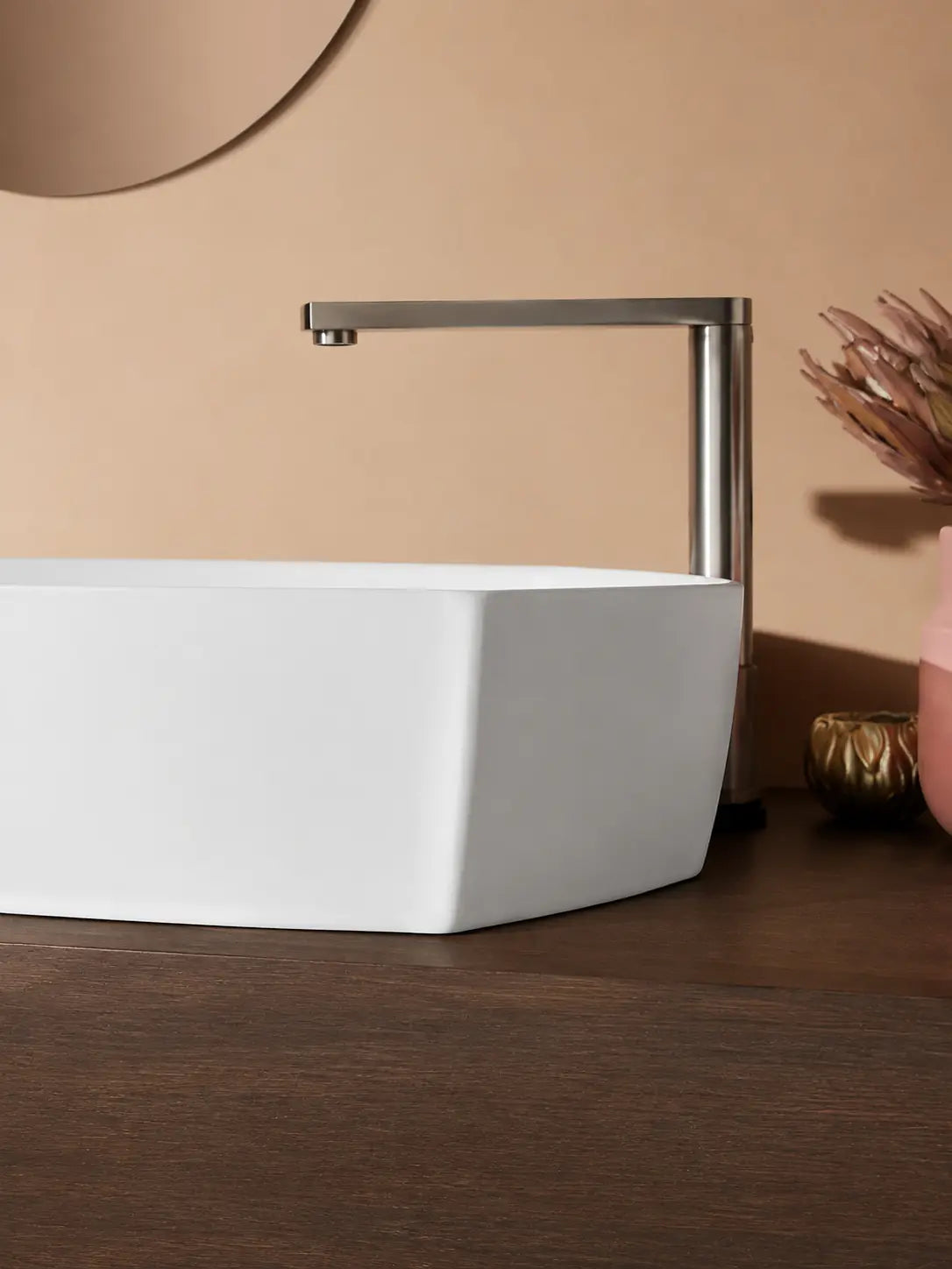 BBbidet 2690 Matte White 550mm countertop basin – seamless base detail