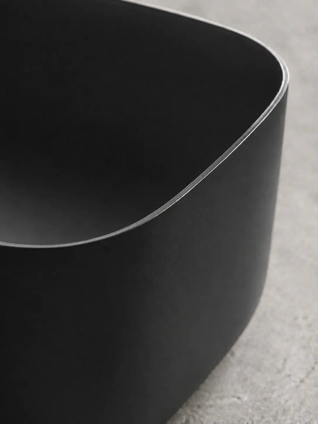 BBBIDET 2693MB matte black counter basin rim detail