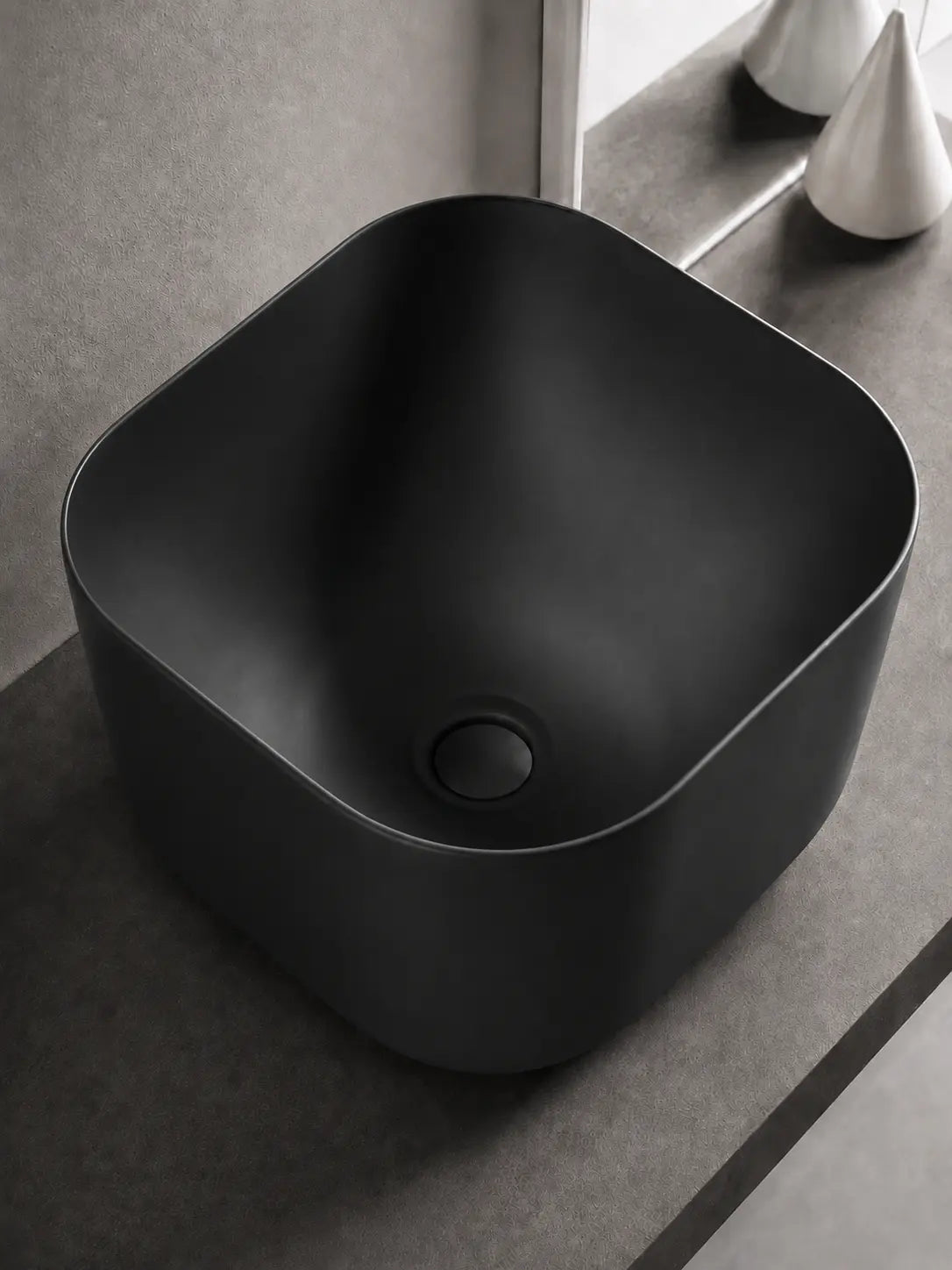 BBBIDET 2693MB matte black counter basin drain detail
