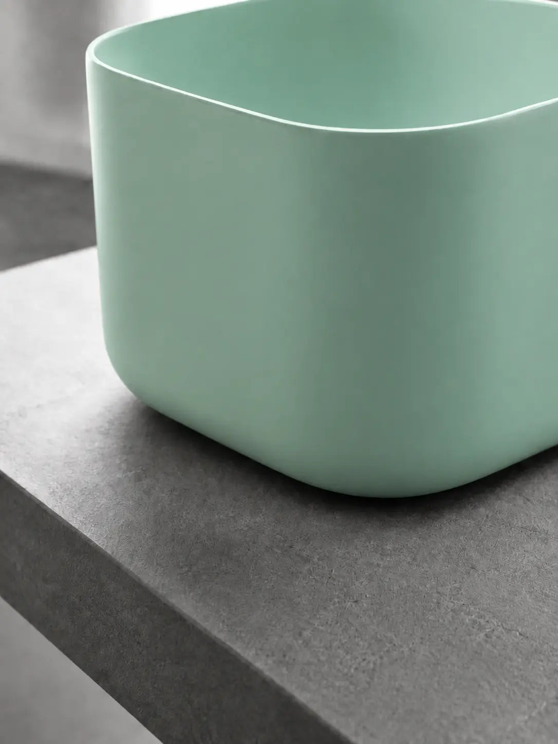 BBBIDET 2693MG matte green counter basin base detail
