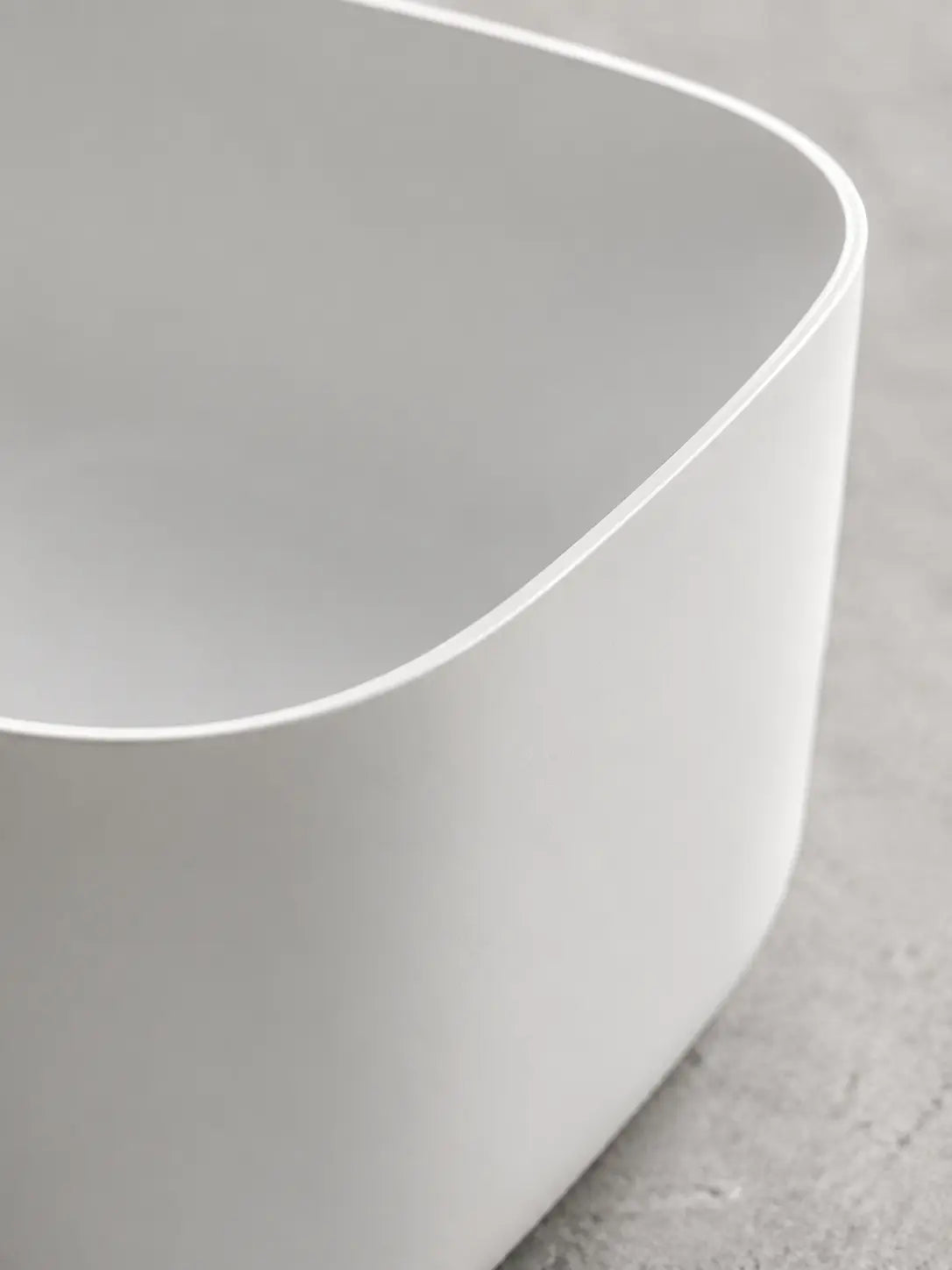 BBBIDET 2693MW matte white counter basin rim detail
