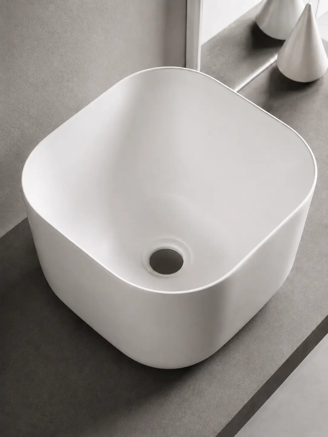 BBBIDET 2693MW matte white counter basin drain detail