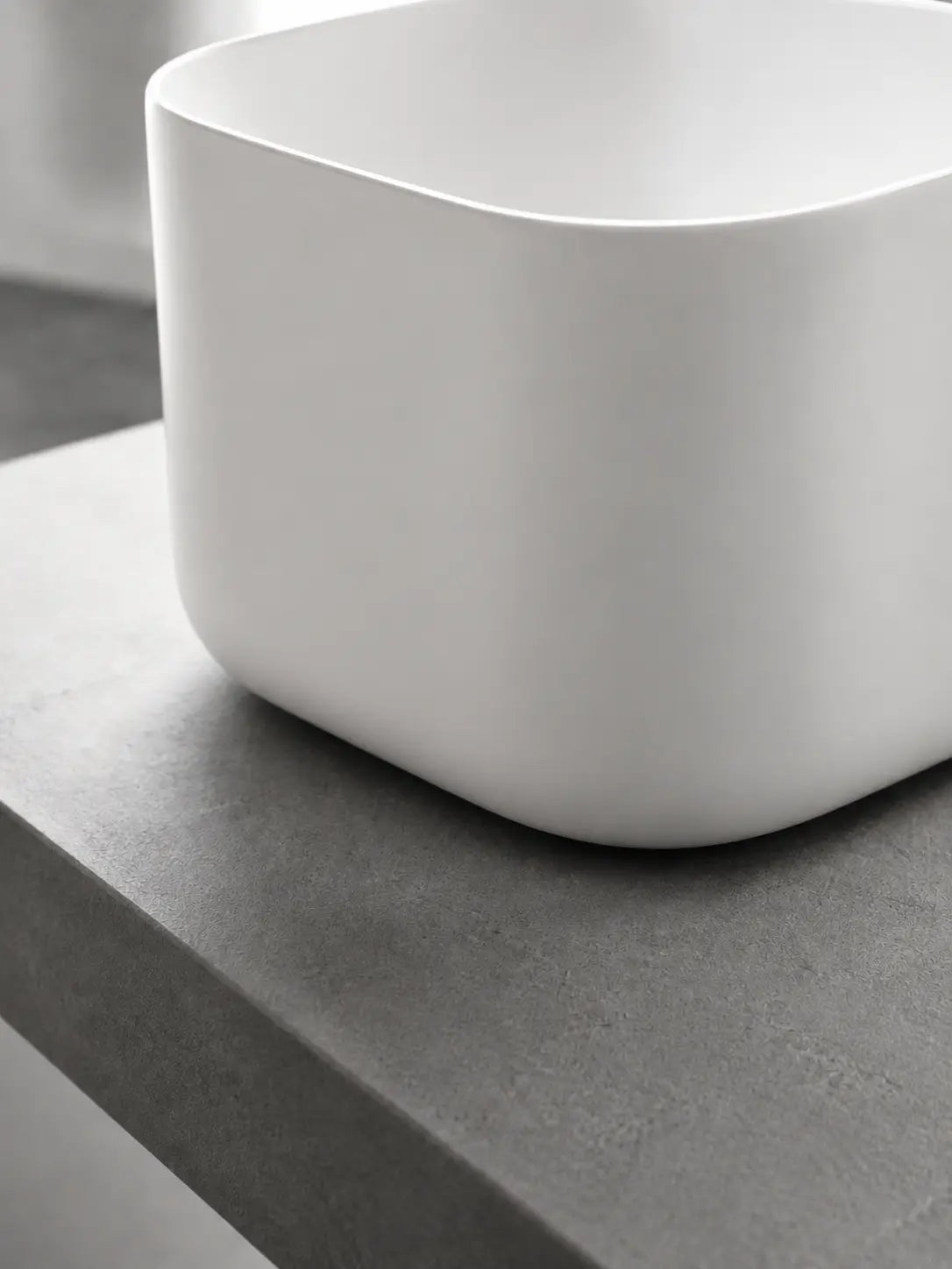 BBBIDET 2693MW matte white counter basin base detail