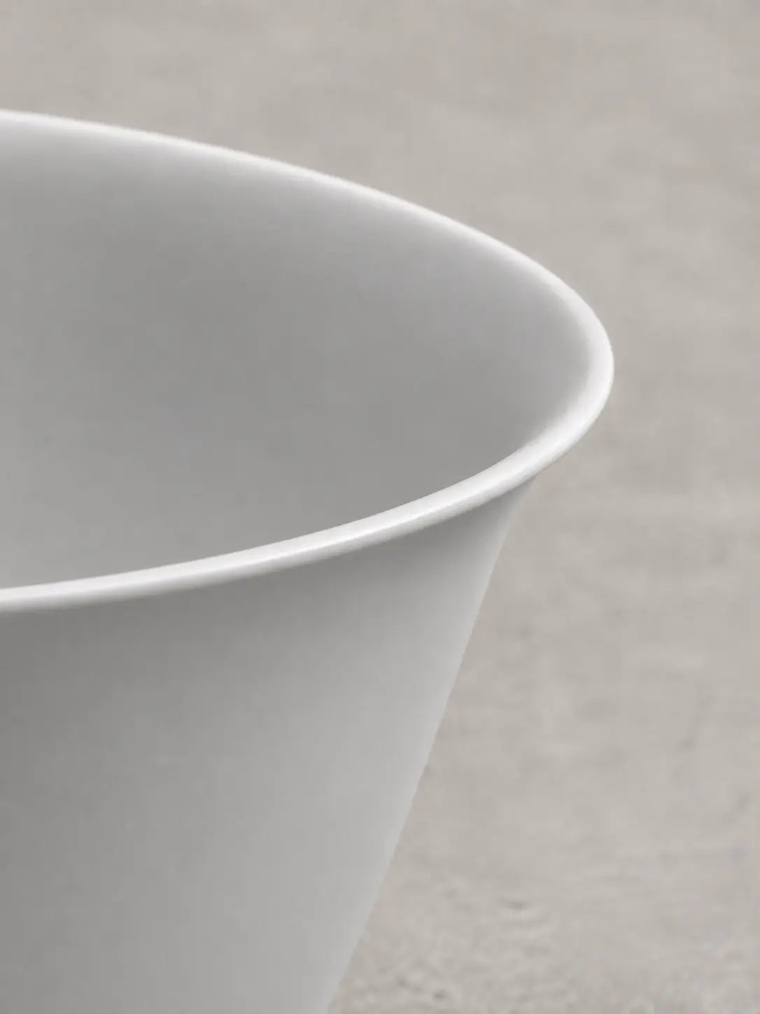 BBBIDET 2696MGR matte gray round countertop basin rim detail