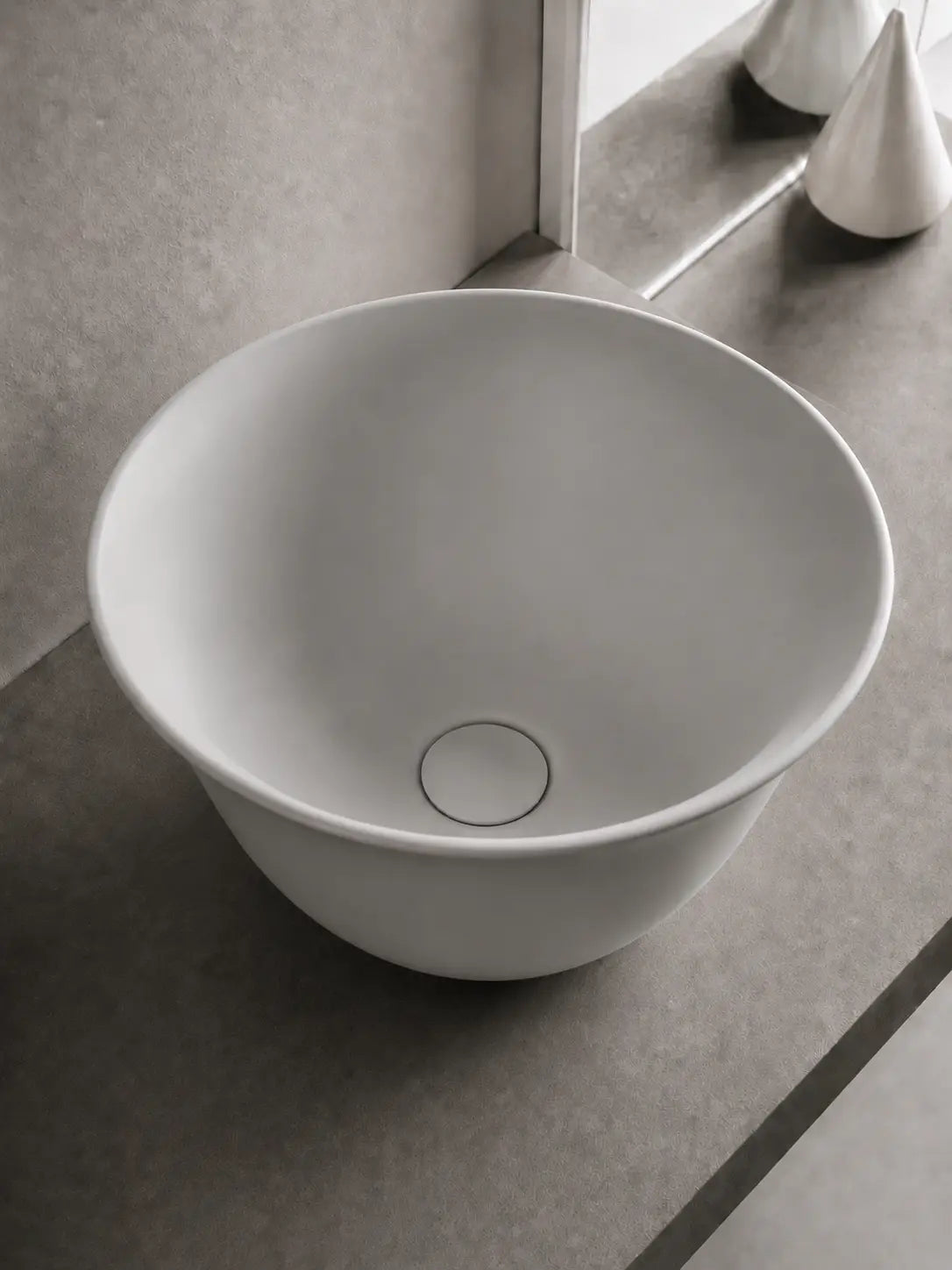 BBBIDET 2696MGR matte gray round countertop basin drain detail