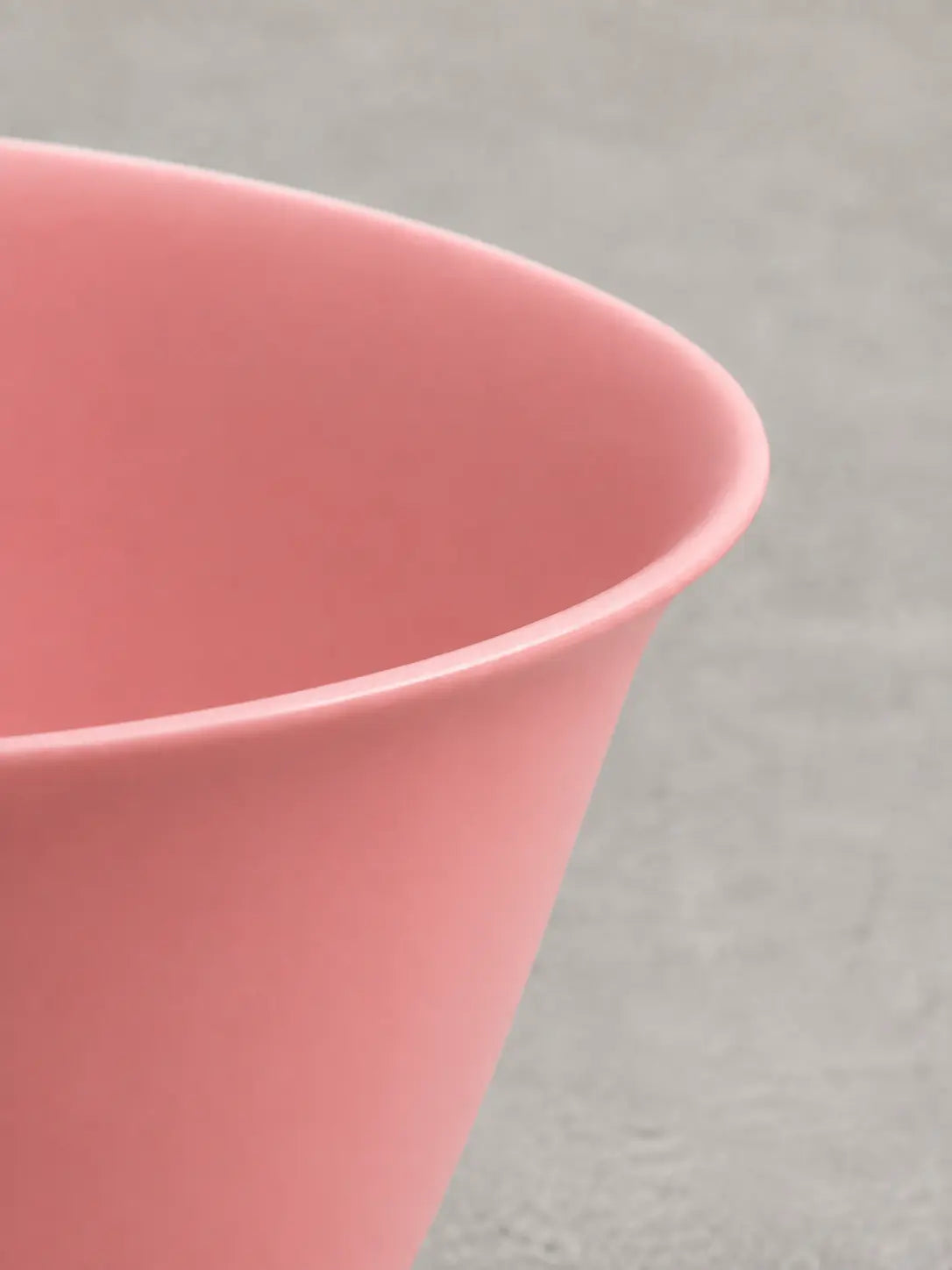 BBBIDET 2696MP matte pink round countertop basin rim detail