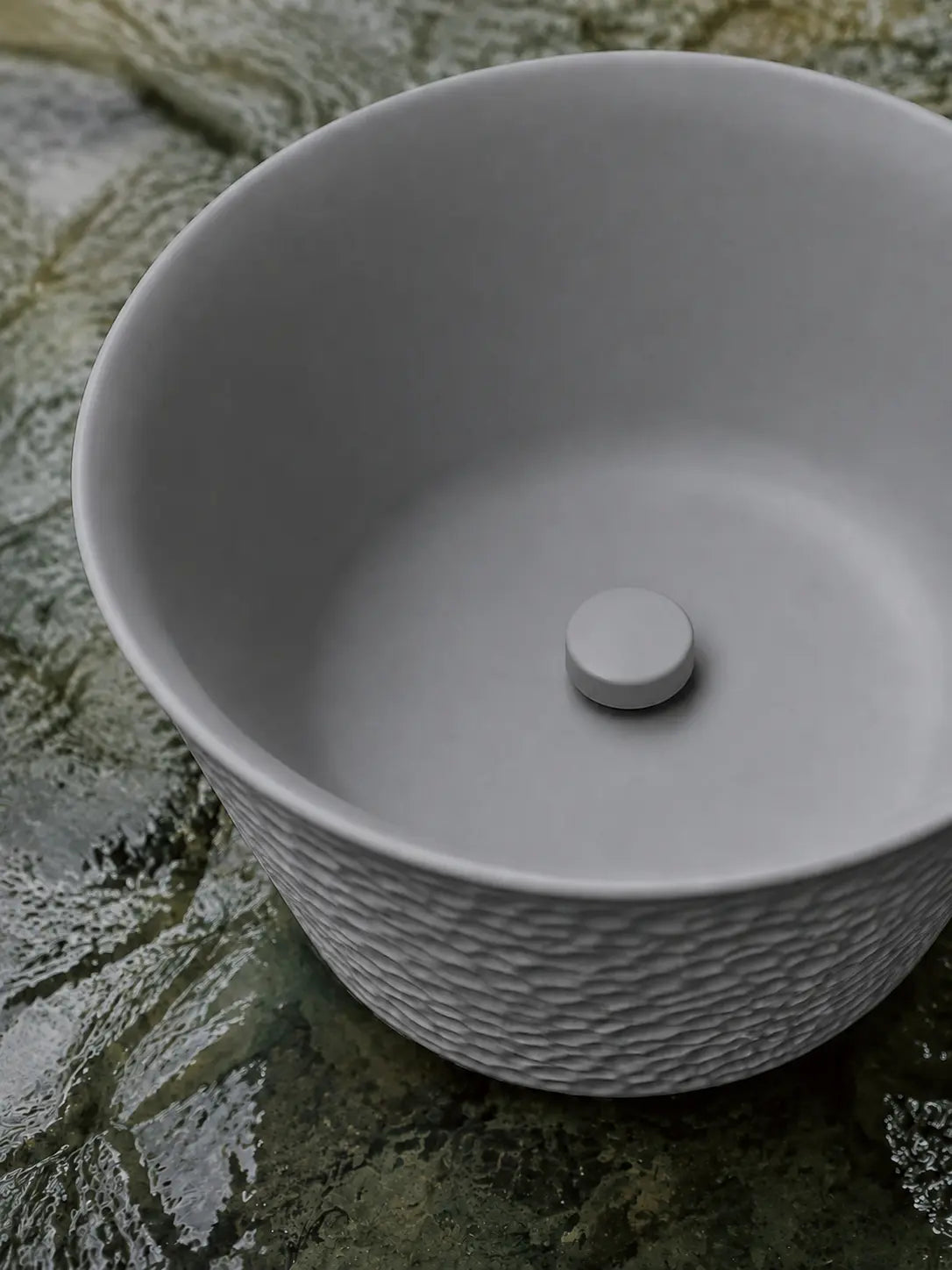 bbbidet 2755MGR hammered round counter basin – drain detail
