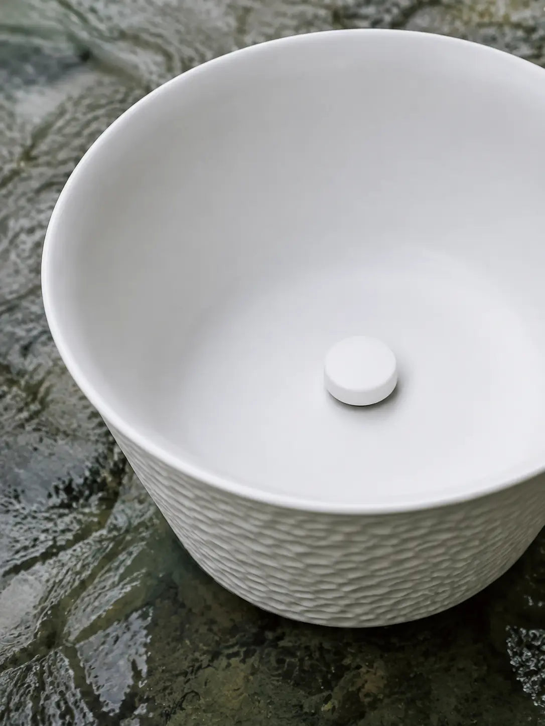 bbbidet 2755MW hammered round counter basin – drain detail