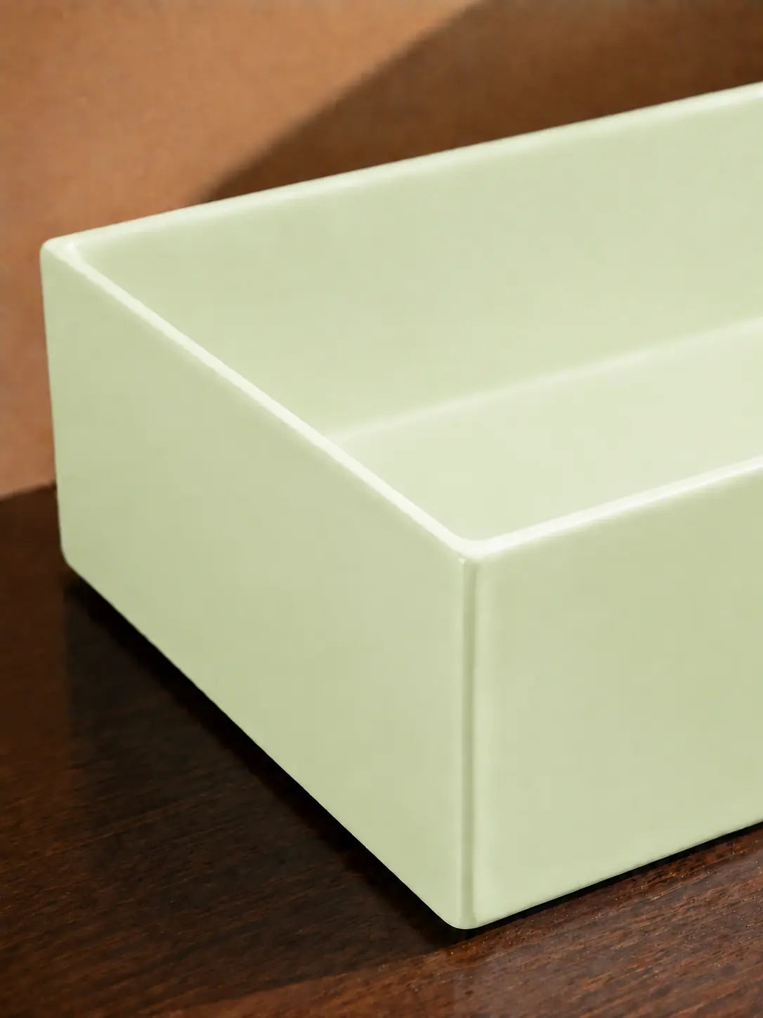 BBbidet 2757 chartreuse rectangular countertop basin rim and corner detail