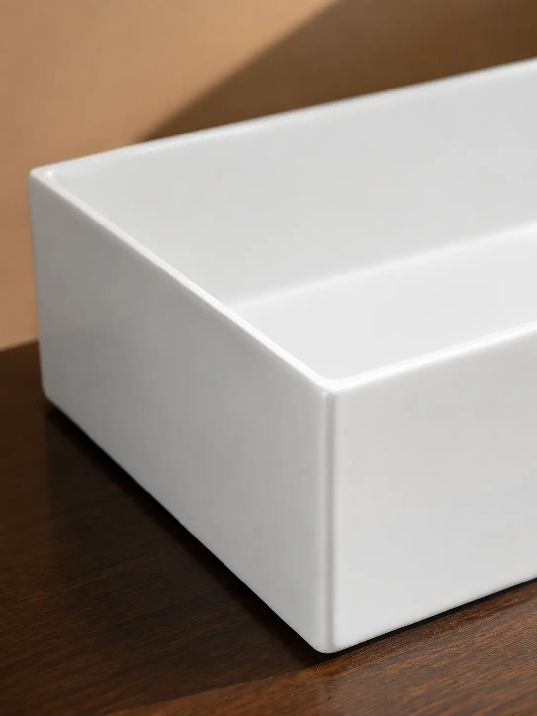 BBbidet 2757 white rectangular countertop basin rim and corner detail