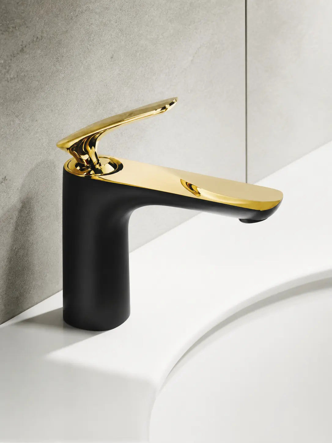 BBBIDET 72 Series low basin faucet in black gold - view 03