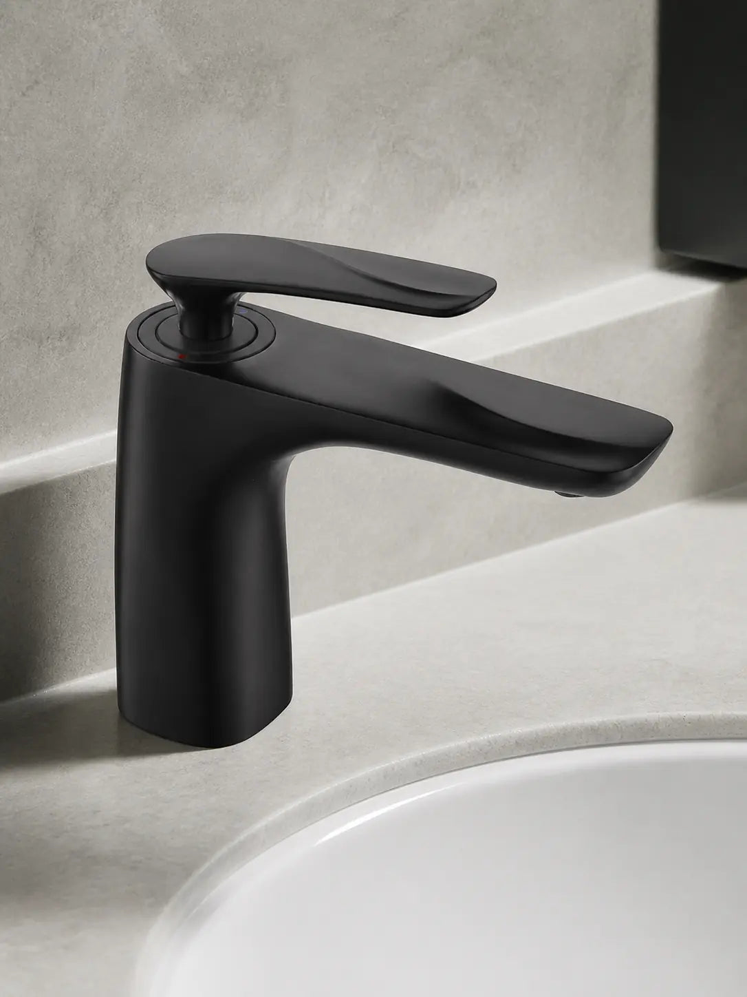BBBIDET 72 Series low basin faucet in matte black - view 02
