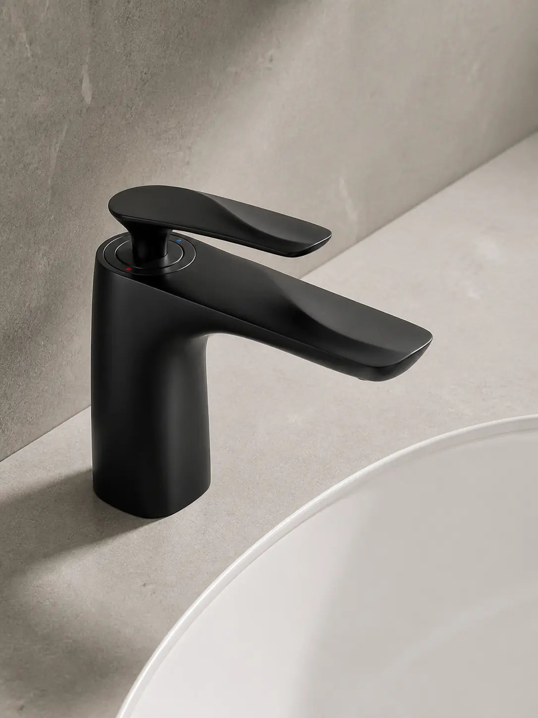 BBBIDET 72 Series low basin faucet in matte black - view 03