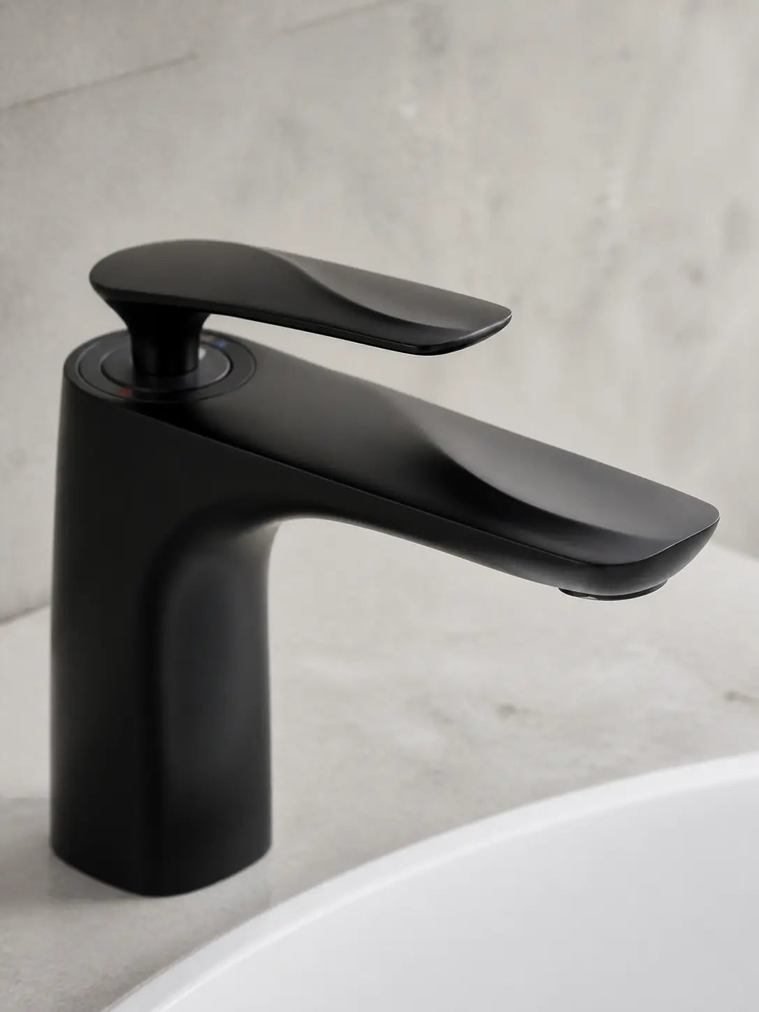 BBBIDET 72 Series low basin faucet in matte black - view 04