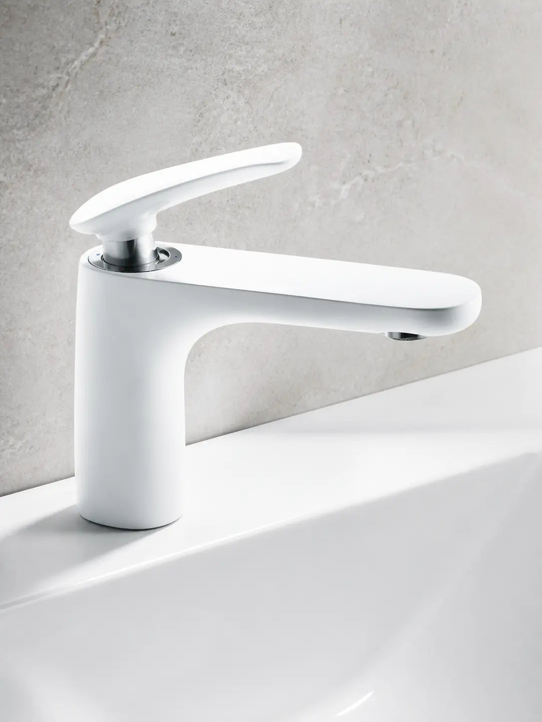 BBBIDET 72 Series low basin faucet in white - view 02