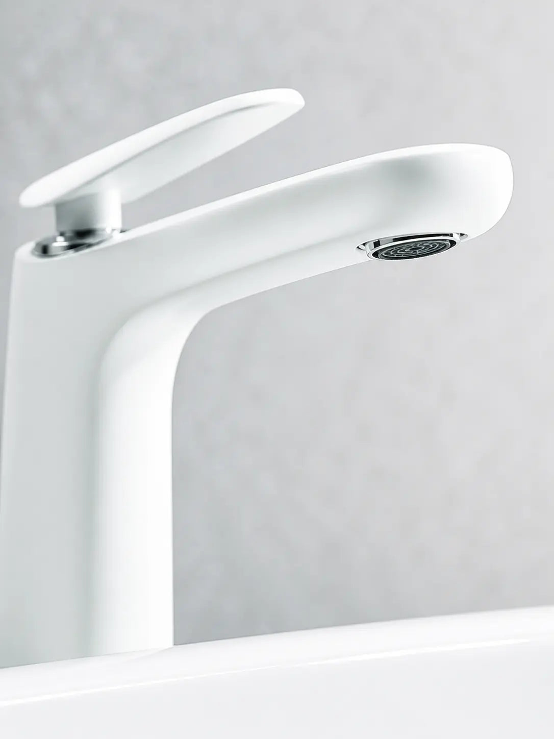 BBBIDET 72 Series low basin faucet in white - view 04