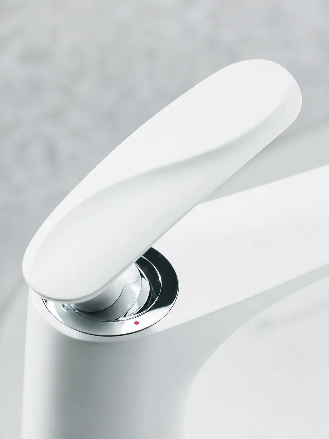 BBBIDET 72 Series low basin faucet in white - view 05
