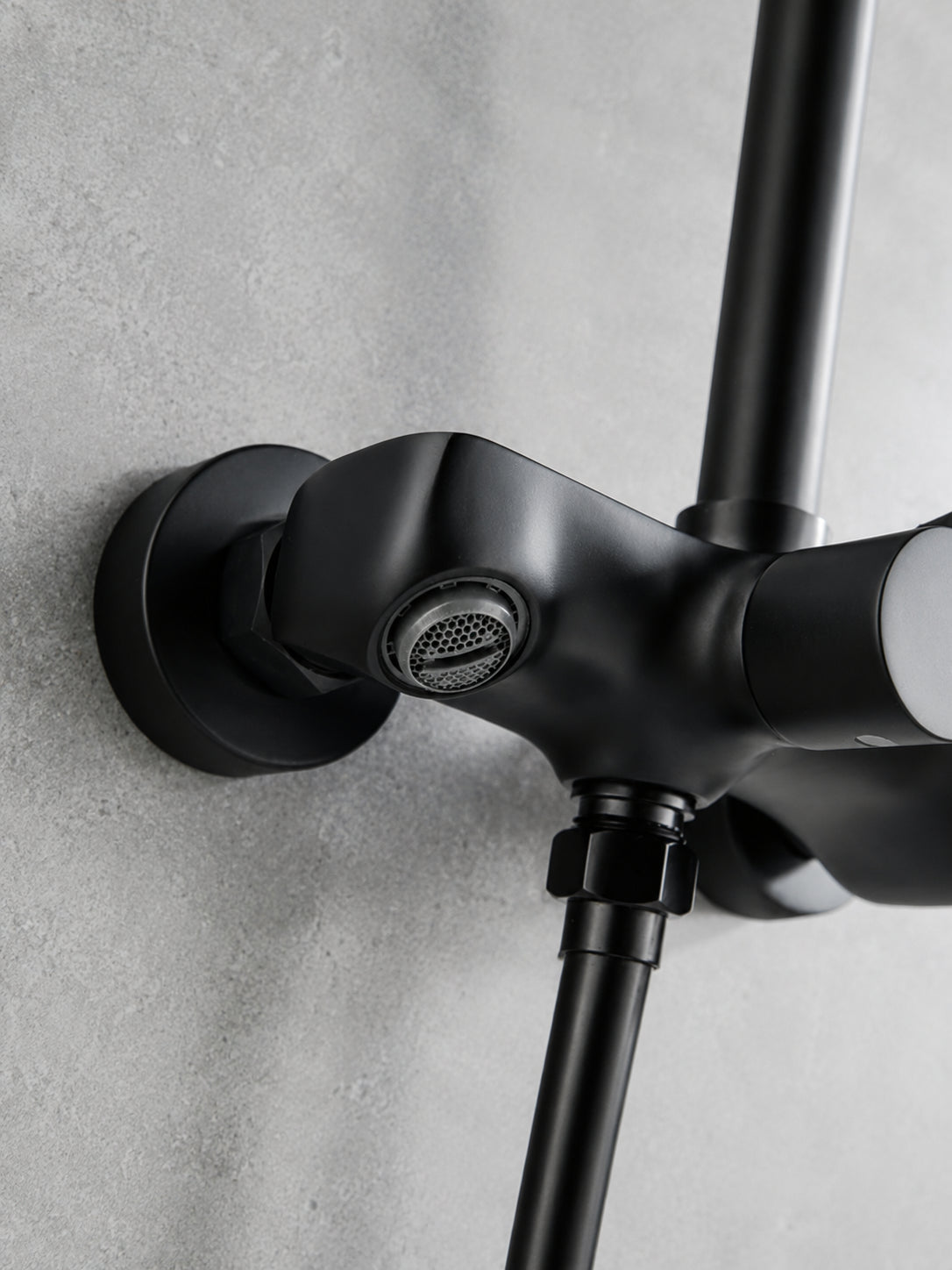 BBbidet 73 Series matte black rain shower mixer outlet detail