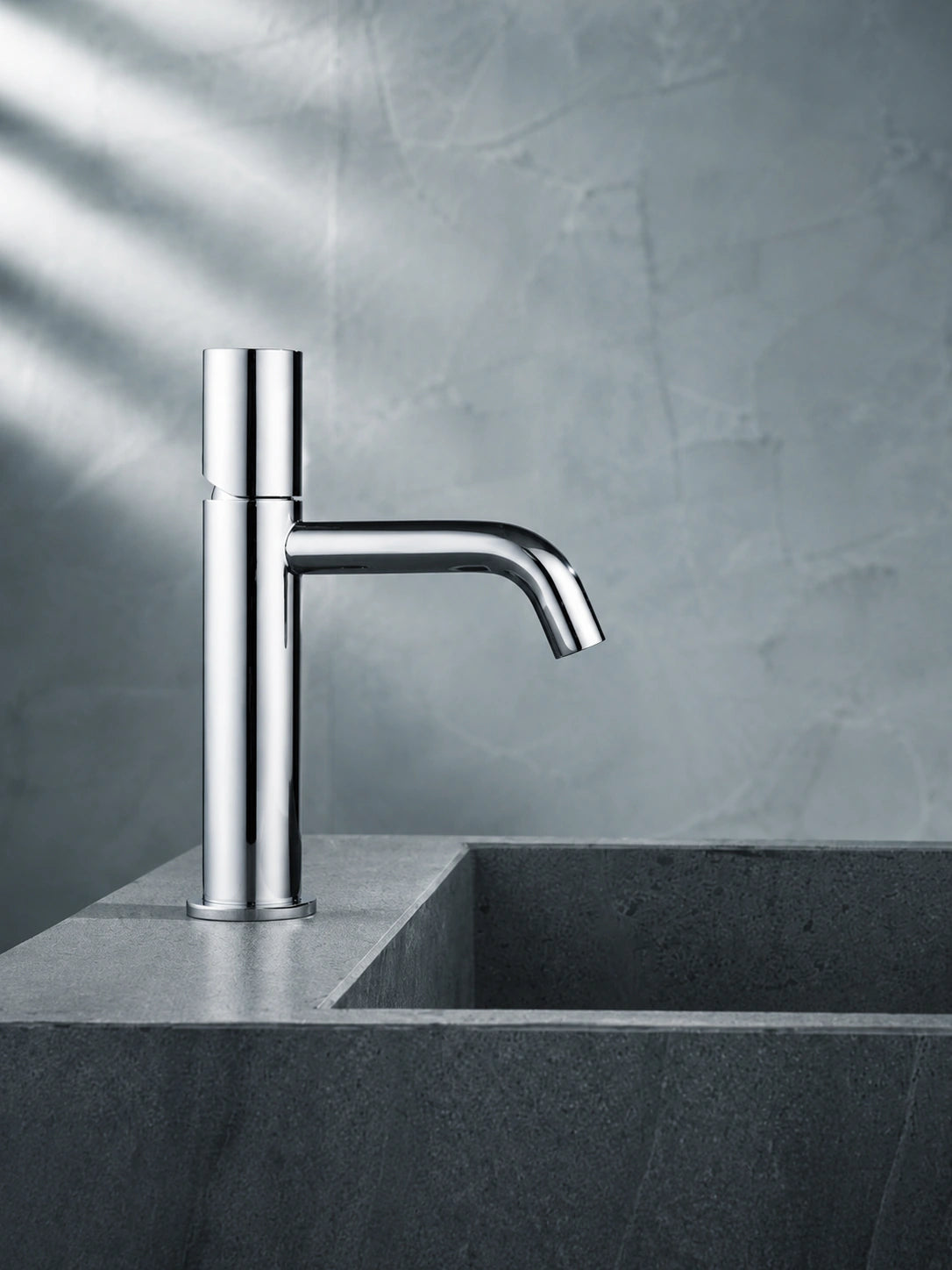 BBbidet 7701 polished chrome single handle basin mixer detail