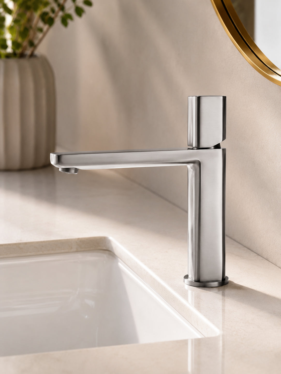 BBbidet 7901 single handle basin faucet in chrome finish