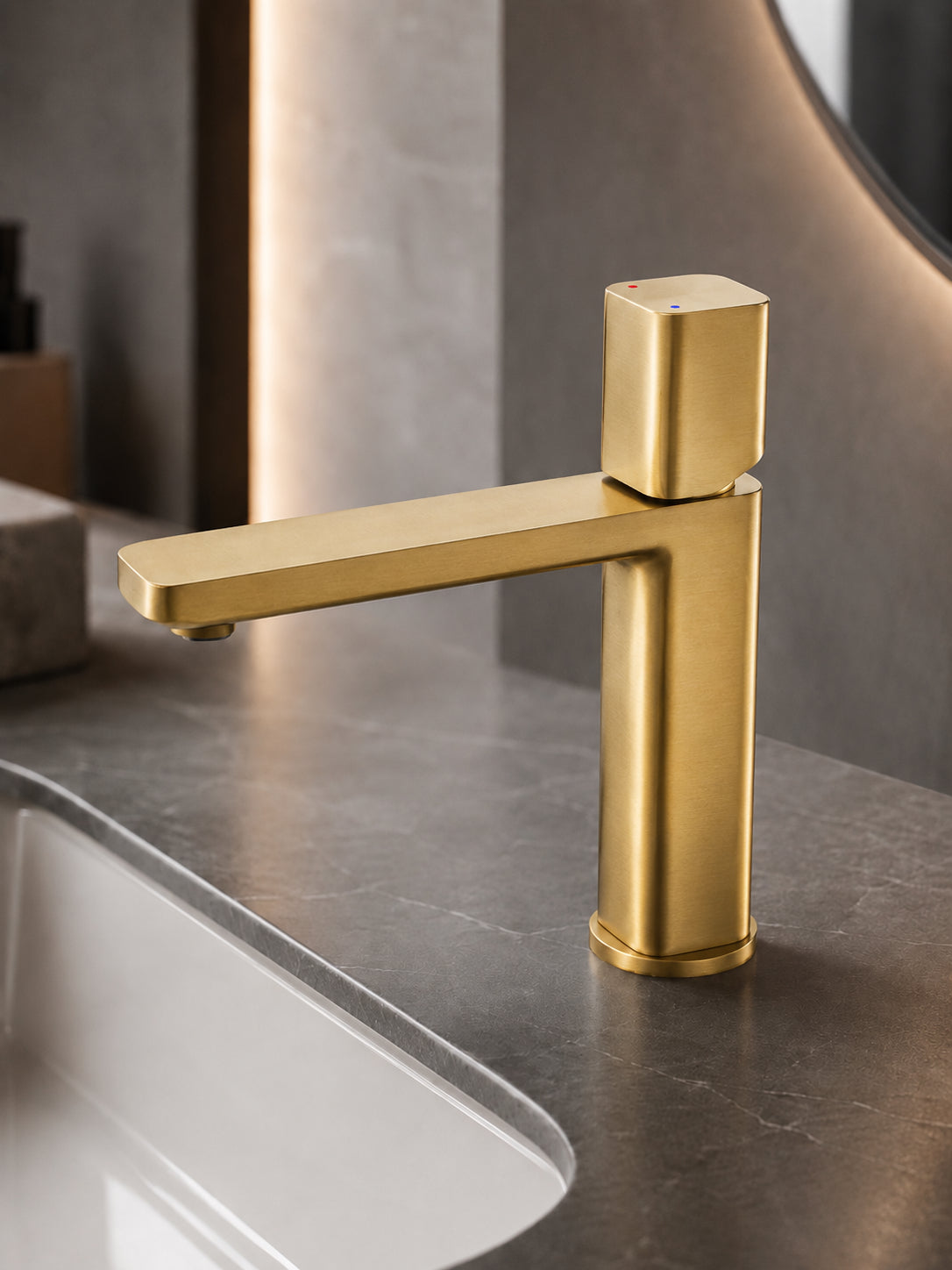 BBbidet 7901 single handle basin faucet in gold finish
