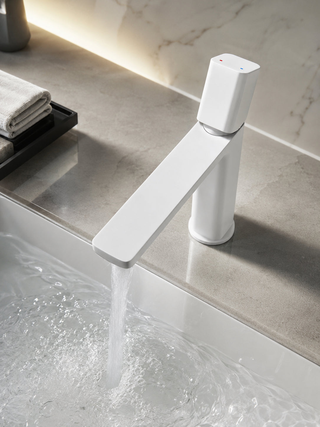 BBbidet 7901 white basin faucet with water flow