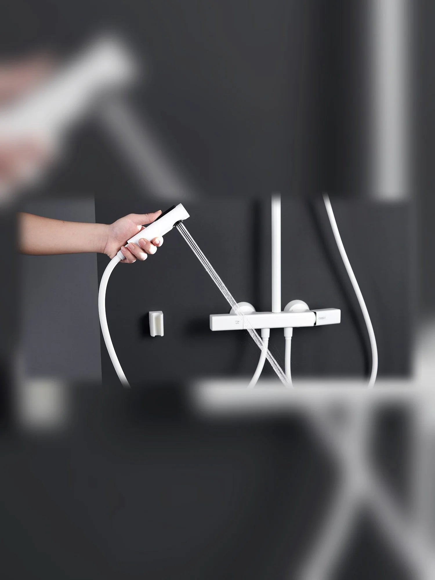 BBbidet 7909 hand shower lifestyle detail