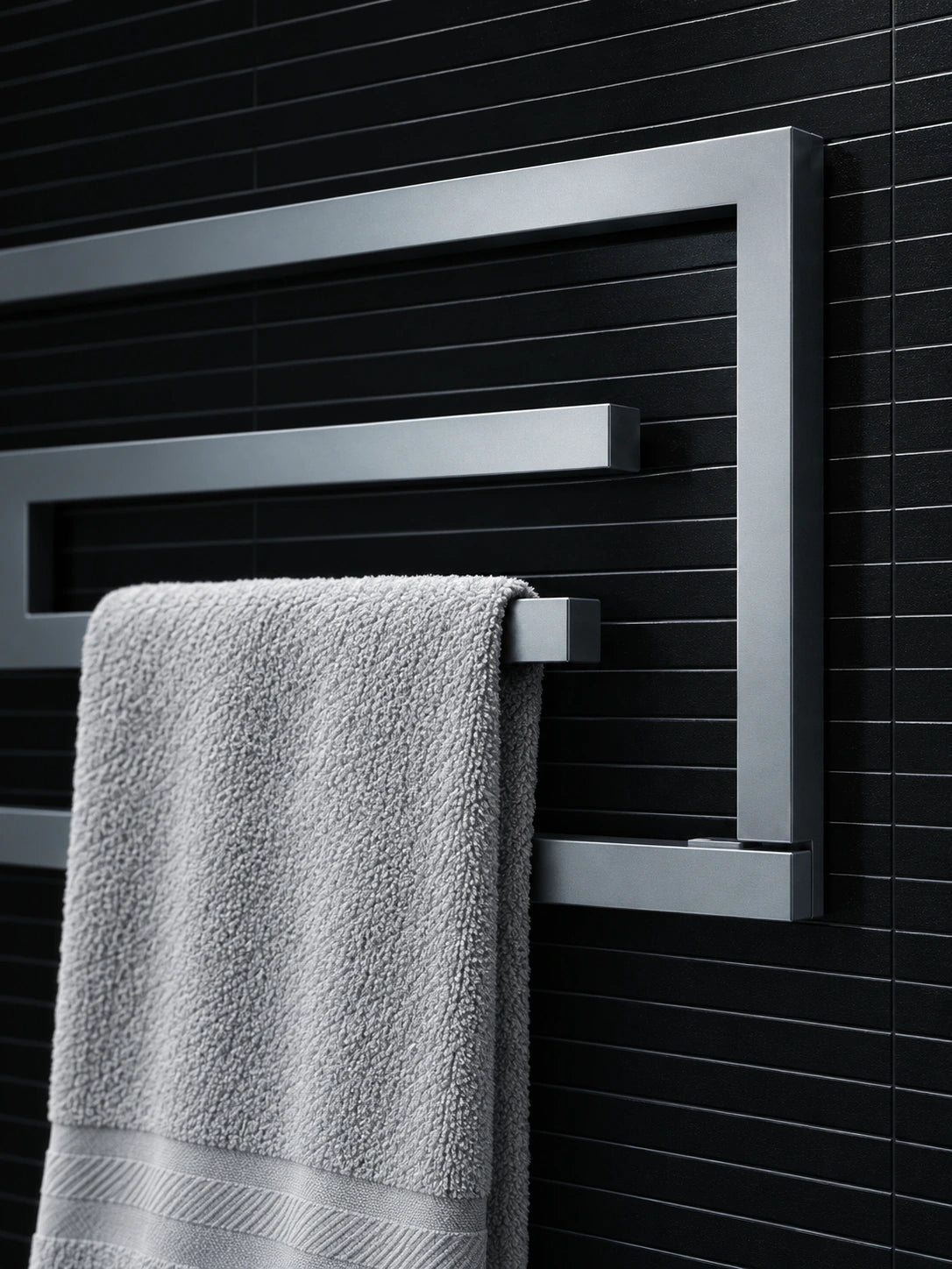 AL101 open right rail tip and folded towel detail