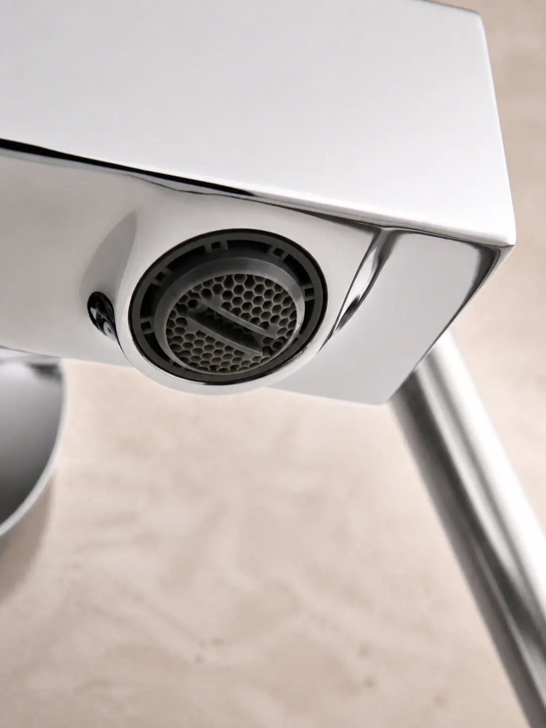 bbbidet T2 round rain shower in polished chrome - outlet detail