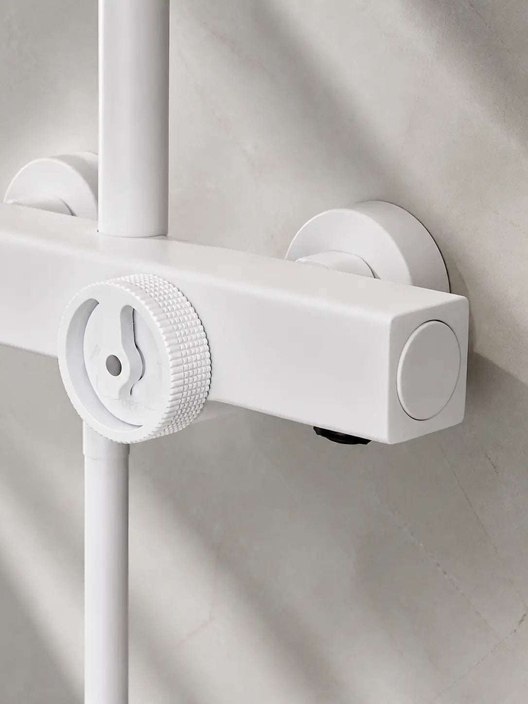 bbbidet T2 round rain shower in white - mixer angle