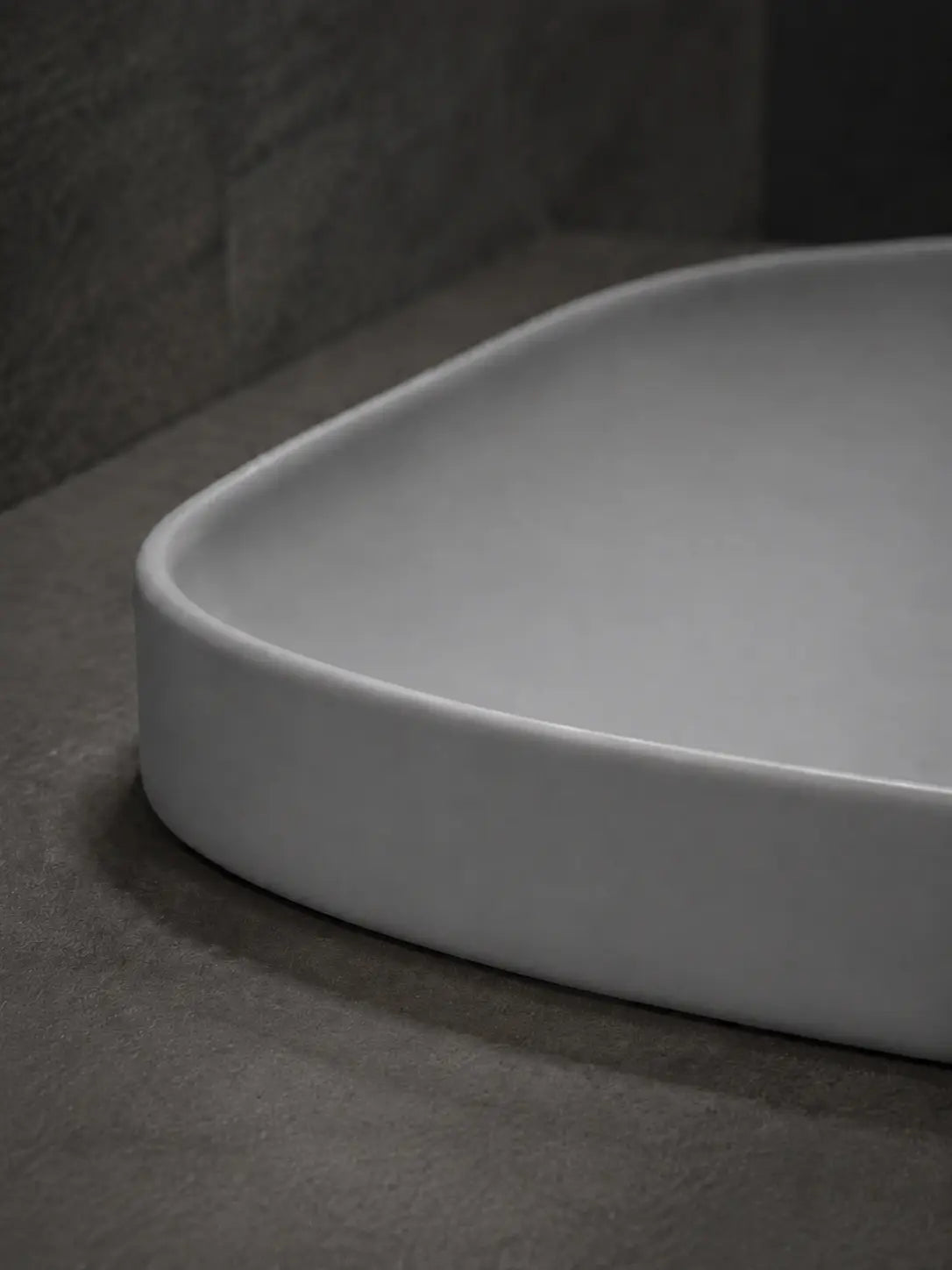 BBbidet V4 matte gray semi-recessed basin rounded rim close-up