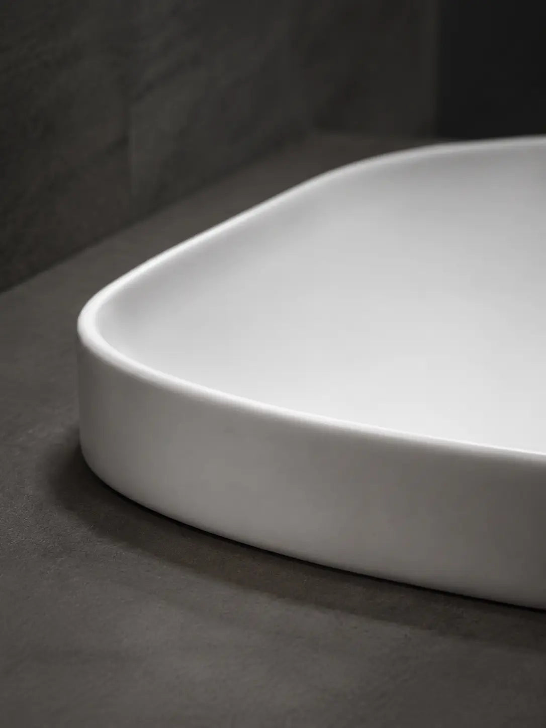 BBbidet V4 matte white semi-recessed basin rounded rim close-up