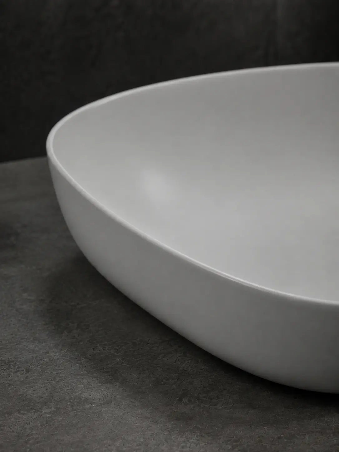 Close-up of the thin rim on the BBbidet V5 matte gray ceramic basin